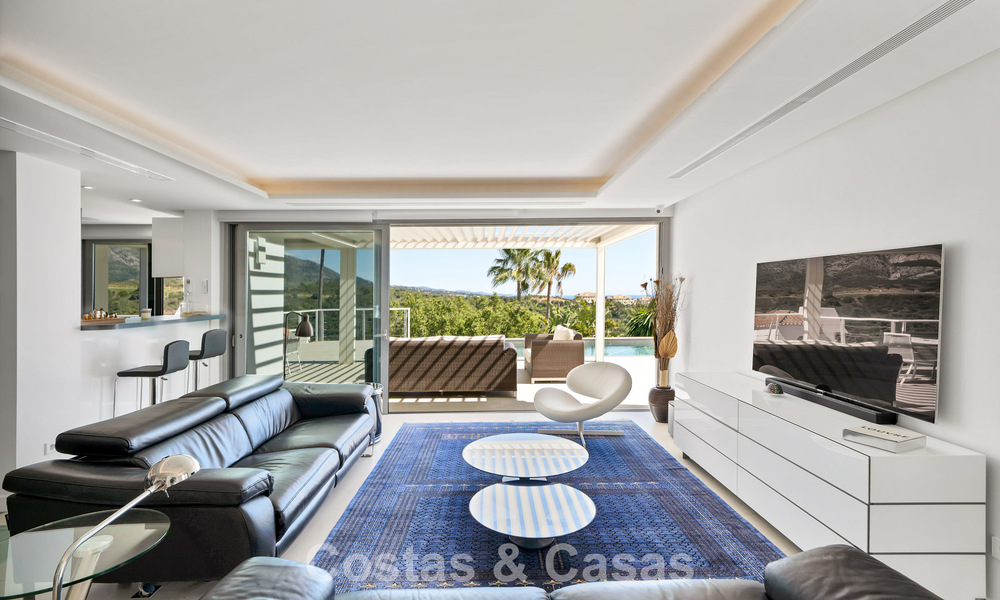 Modern renovated Andalusian villa with sea and mountain views for sale in Nueva Andalucía, Marbella 796113