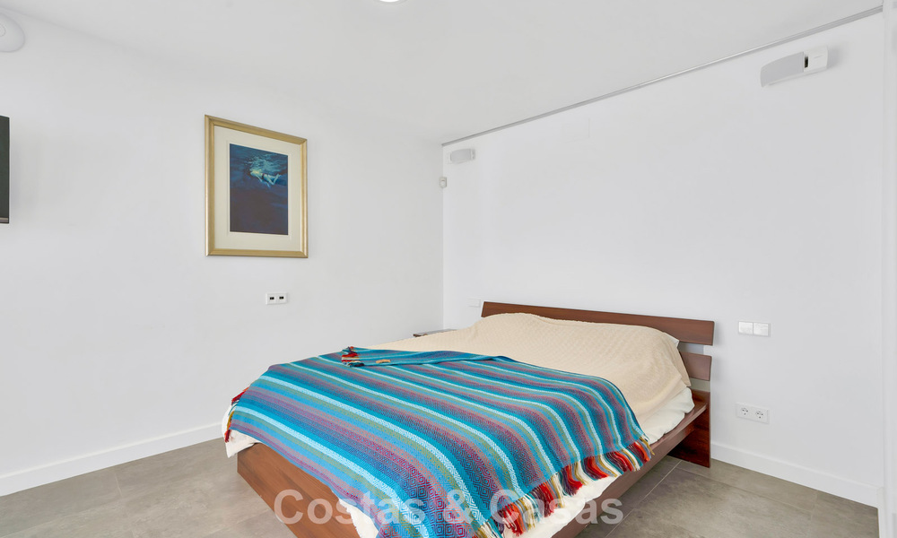 Modern renovated Andalusian villa with sea and mountain views for sale in Nueva Andalucía, Marbella 796116