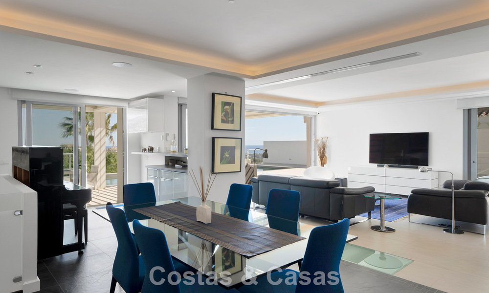 Modern renovated Andalusian villa with sea and mountain views for sale in Nueva Andalucía, Marbella 796124