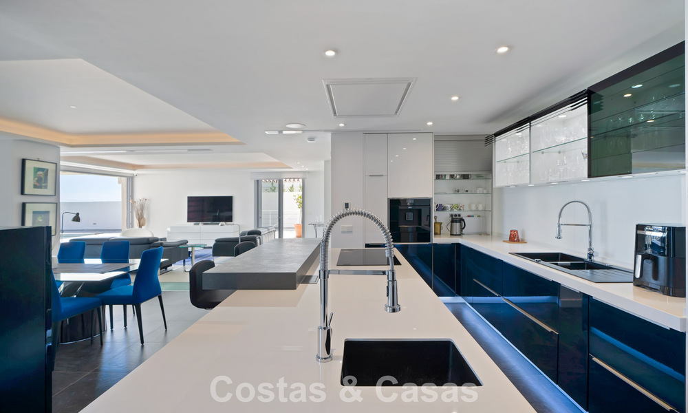 Modern renovated Andalusian villa with sea and mountain views for sale in Nueva Andalucía, Marbella 796125