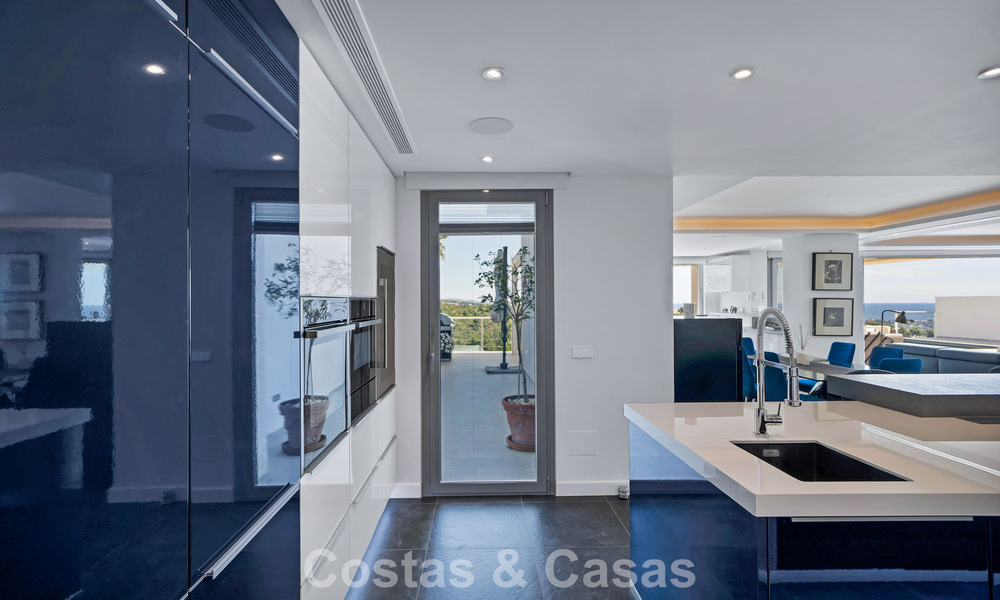 Modern renovated Andalusian villa with sea and mountain views for sale in Nueva Andalucía, Marbella 796127