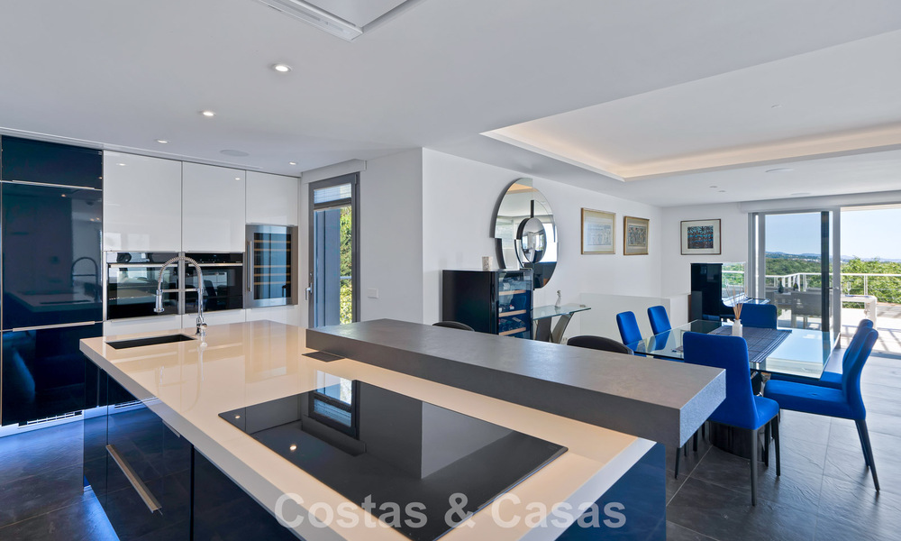 Modern renovated Andalusian villa with sea and mountain views for sale in Nueva Andalucía, Marbella 796128