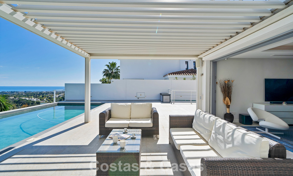 Modern renovated Andalusian villa with sea and mountain views for sale in Nueva Andalucía, Marbella 796132
