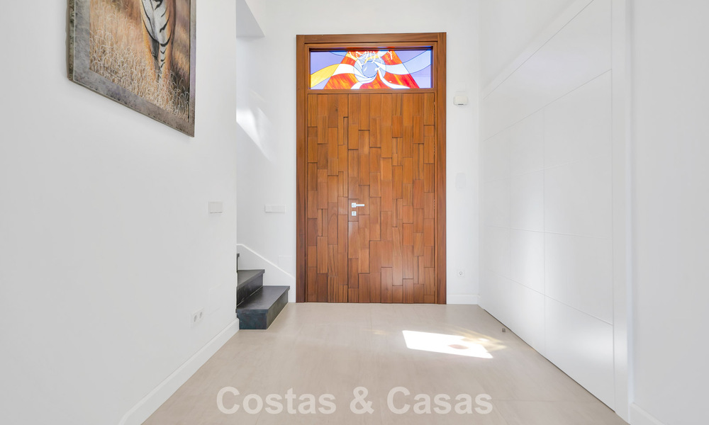 Modern renovated Andalusian villa with sea and mountain views for sale in Nueva Andalucía, Marbella 796147