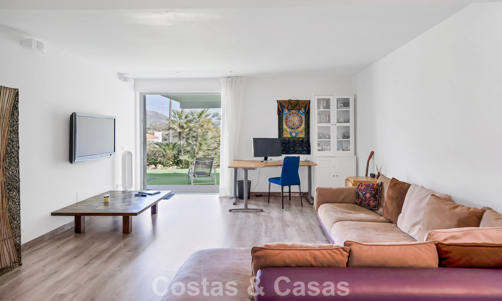 Modern renovated Andalusian villa with sea and mountain views for sale in Nueva Andalucía, Marbella 796149