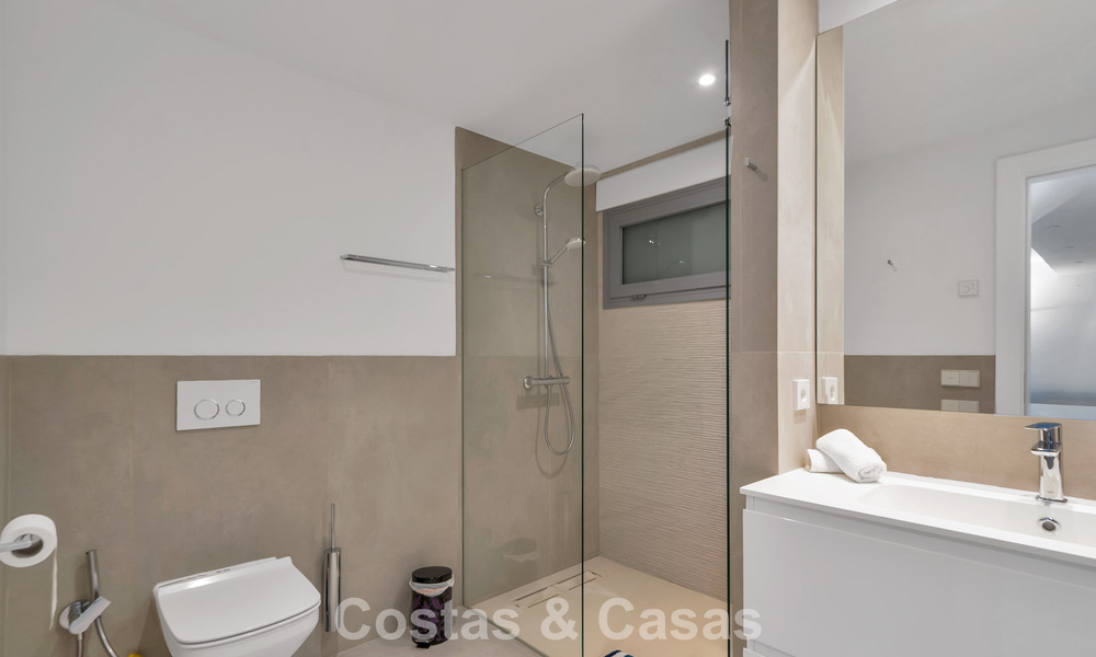 Modern renovated Andalusian villa with sea and mountain views for sale in Nueva Andalucía, Marbella 796155