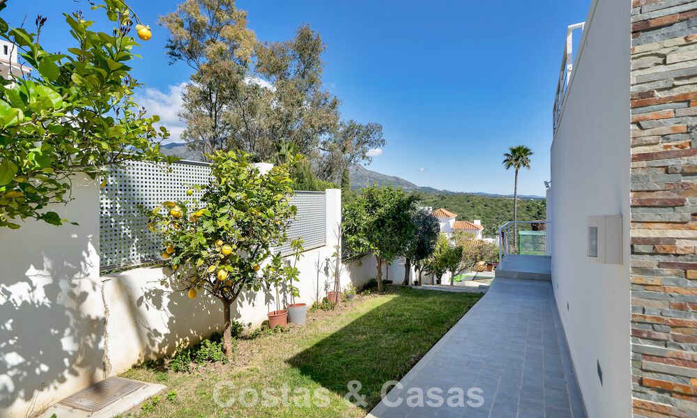 Modern renovated Andalusian villa with sea and mountain views for sale in Nueva Andalucía, Marbella 796158