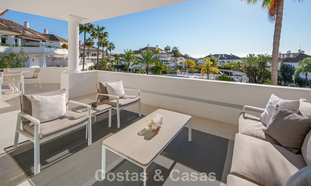 Exclusive duplex penthouse with a modern and light interior for sale in a gated complex on the Golden Mile, Marbella 796390