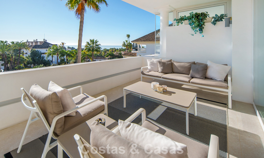 Exclusive duplex penthouse with a modern and light interior for sale in a gated complex on the Golden Mile, Marbella 796391