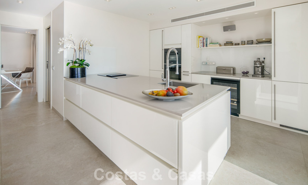 Exclusive duplex penthouse with a modern and light interior for sale in a gated complex on the Golden Mile, Marbella 796392