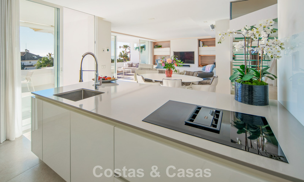Exclusive duplex penthouse with a modern and light interior for sale in a gated complex on the Golden Mile, Marbella 796393