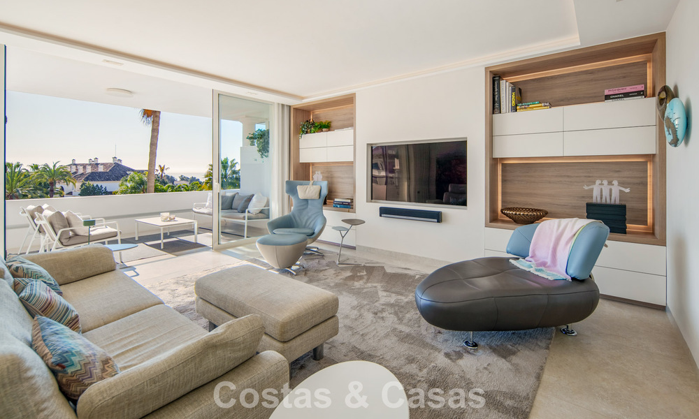 Exclusive duplex penthouse with a modern and light interior for sale in a gated complex on the Golden Mile, Marbella 796399