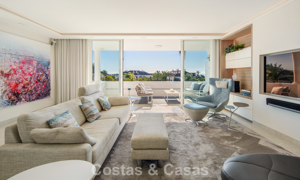 Exclusive duplex penthouse with a modern and light interior for sale in a gated complex on the Golden Mile, Marbella 796400