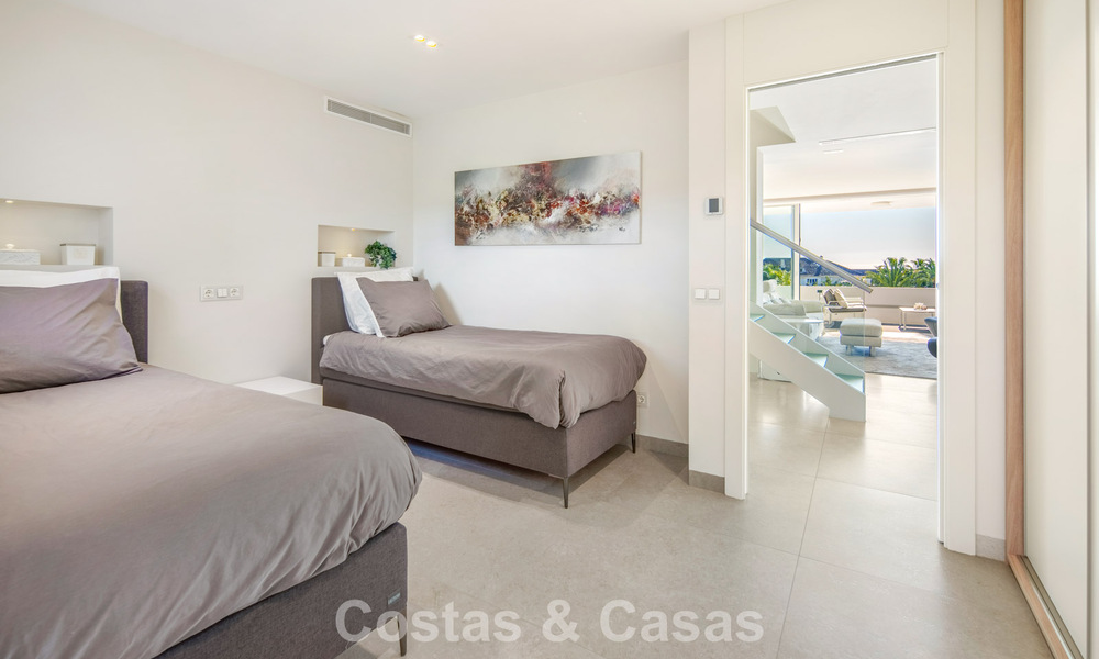 Exclusive duplex penthouse with a modern and light interior for sale in a gated complex on the Golden Mile, Marbella 796407