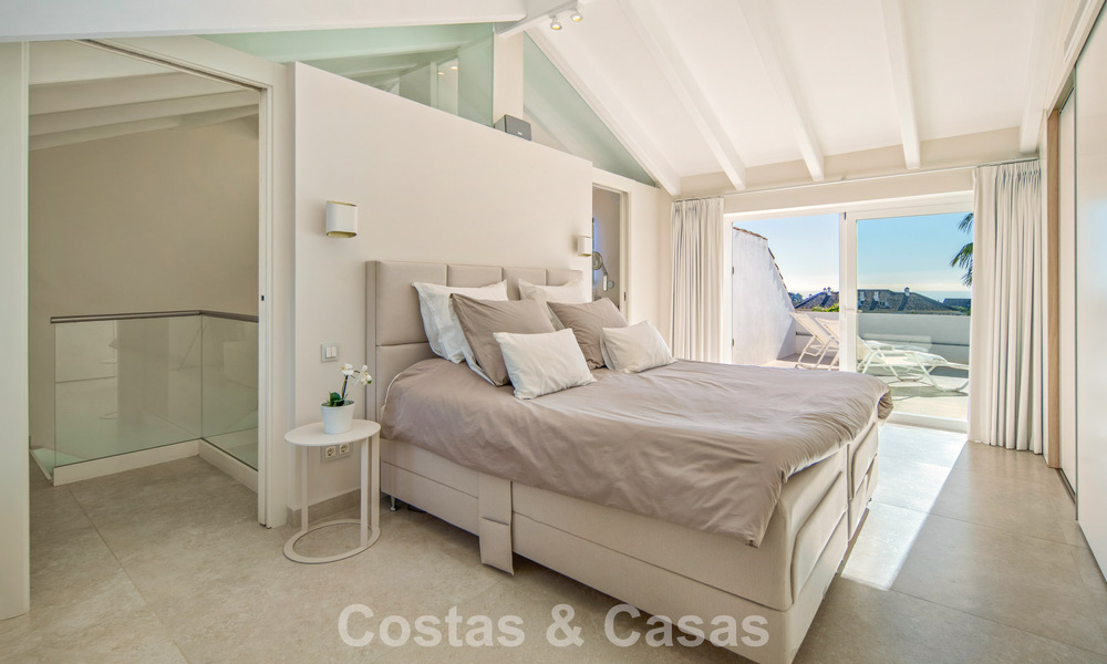 Exclusive duplex penthouse with a modern and light interior for sale in a gated complex on the Golden Mile, Marbella 796410