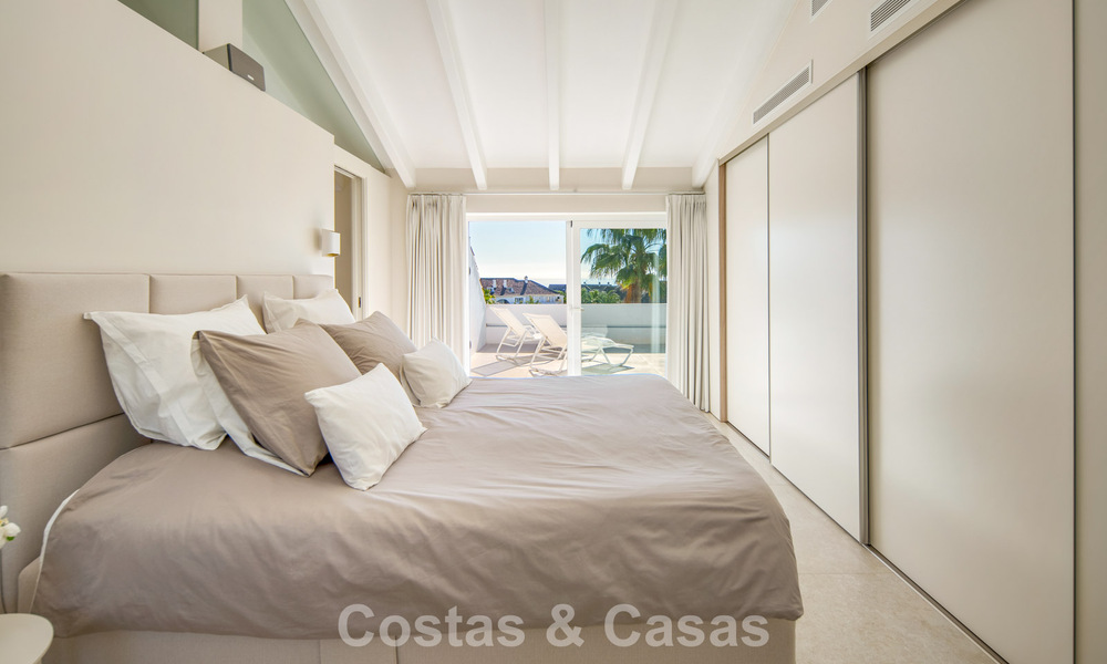 Exclusive duplex penthouse with a modern and light interior for sale in a gated complex on the Golden Mile, Marbella 796411