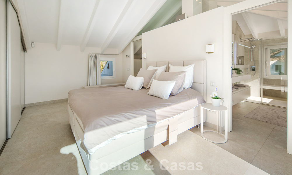 Exclusive duplex penthouse with a modern and light interior for sale in a gated complex on the Golden Mile, Marbella 796412