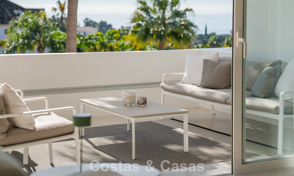 Exclusive duplex penthouse with a modern and light interior for sale in a gated complex on the Golden Mile, Marbella 796419