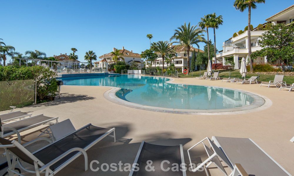 Exclusive duplex penthouse with a modern and light interior for sale in a gated complex on the Golden Mile, Marbella 796421
