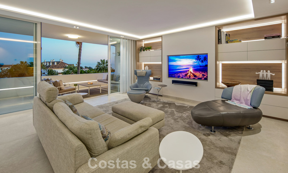 Exclusive duplex penthouse with a modern and light interior for sale in a gated complex on the Golden Mile, Marbella 796427