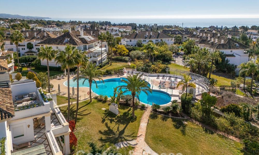 Exclusive duplex penthouse with a modern and light interior for sale in a gated complex on the Golden Mile, Marbella 796430