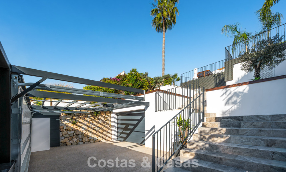 Exclusive architectural villa with panoramic golf and sea views for sale in Nueva Andalucia, Marbella 796374