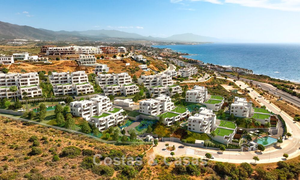 Contemporary luxury apartments with sea views for sale in a new development between Marbella and Sotogrande, Costa del Sol 796321
