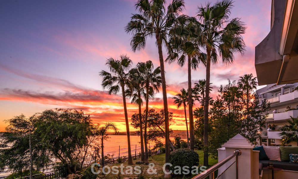 Exclusive frontline beach apartment with panoramic sea views for sale in Estepona town centre 795953