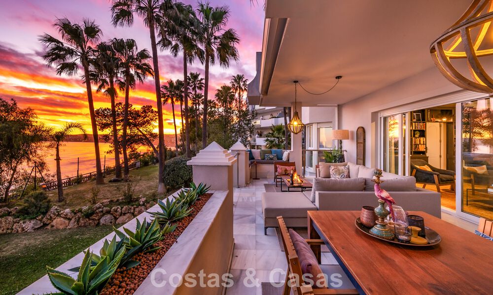 Exclusive frontline beach apartment with panoramic sea views for sale in Estepona town centre 795955