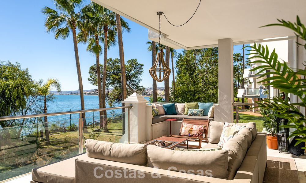 Exclusive frontline beach apartment with panoramic sea views for sale in Estepona town centre 795984