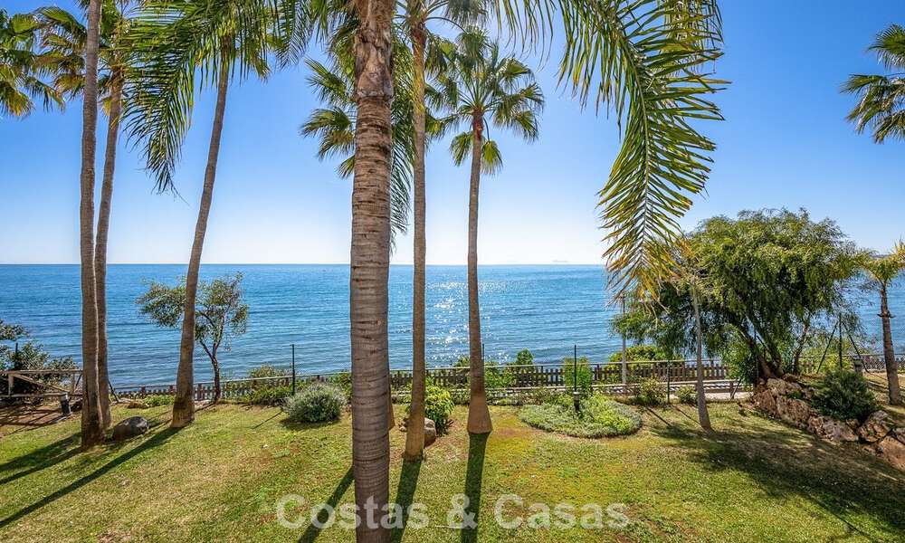 Exclusive frontline beach apartment with panoramic sea views for sale in Estepona town centre 795986