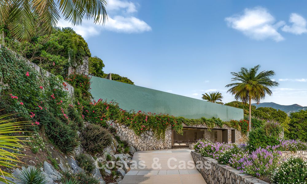 Innovative new-build apartments with avant-garde architecture for sale in the centre of Estepona 795914