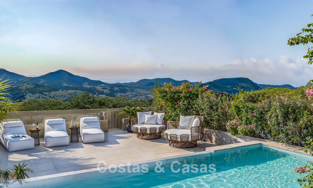 Innovative new-build apartments with avant-garde architecture for sale in the centre of Estepona 795916