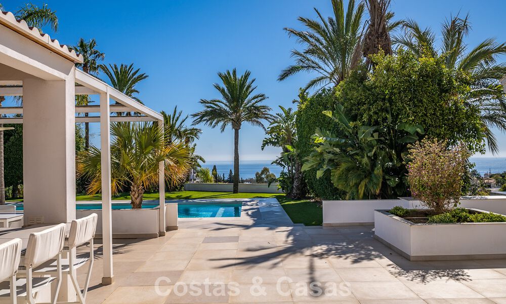 Majestic, modernly renovated villa with panoramic sea views for sale on a generous plot east of Marbella centre 796489
