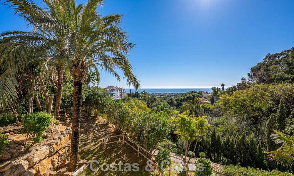 Majestic, modernly renovated villa with panoramic sea views for sale on a generous plot east of Marbella centre 796494