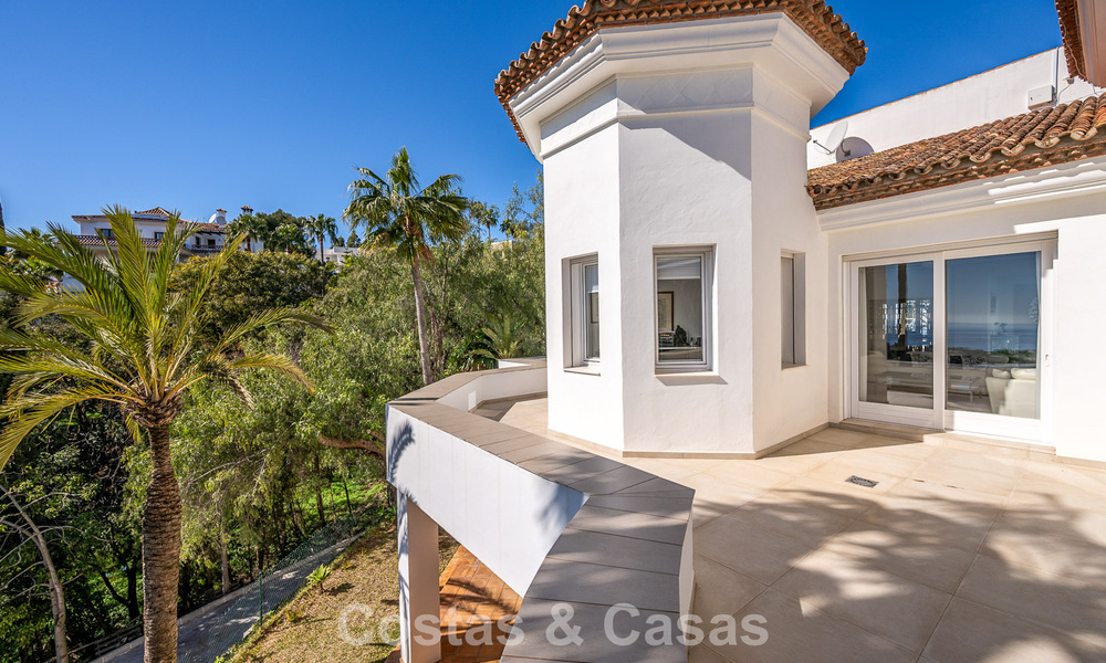 Majestic, modernly renovated villa with panoramic sea views for sale on a generous plot east of Marbella centre 796495