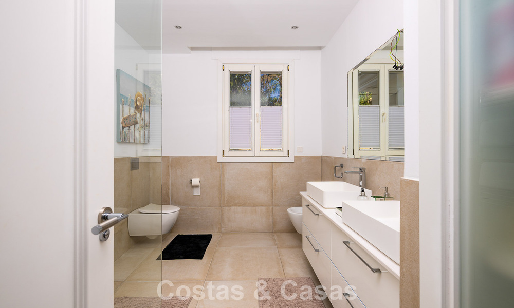 Majestic, modernly renovated villa with panoramic sea views for sale on a generous plot east of Marbella centre 796503