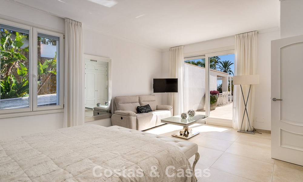 Majestic, modernly renovated villa with panoramic sea views for sale on a generous plot east of Marbella centre 796505