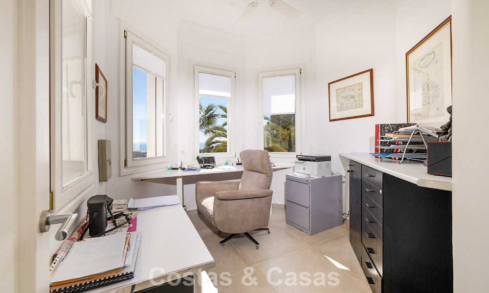 Majestic, modernly renovated villa with panoramic sea views for sale on a generous plot east of Marbella centre 796512