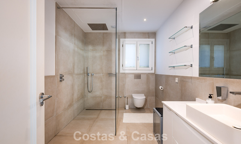 Majestic, modernly renovated villa with panoramic sea views for sale on a generous plot east of Marbella centre 796520