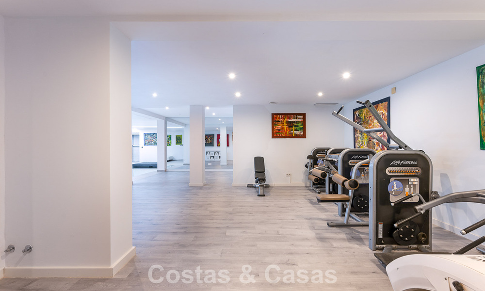 Majestic, modernly renovated villa with panoramic sea views for sale on a generous plot east of Marbella centre 796524