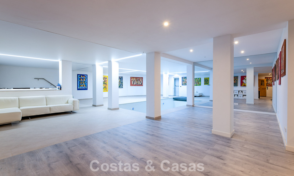 Majestic, modernly renovated villa with panoramic sea views for sale on a generous plot east of Marbella centre 796525