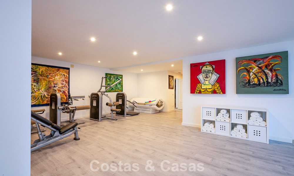 Majestic, modernly renovated villa with panoramic sea views for sale on a generous plot east of Marbella centre 796528