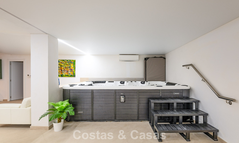 Majestic, modernly renovated villa with panoramic sea views for sale on a generous plot east of Marbella centre 796529