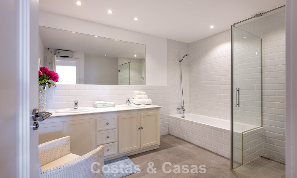 Majestic, modernly renovated villa with panoramic sea views for sale on a generous plot east of Marbella centre 796532