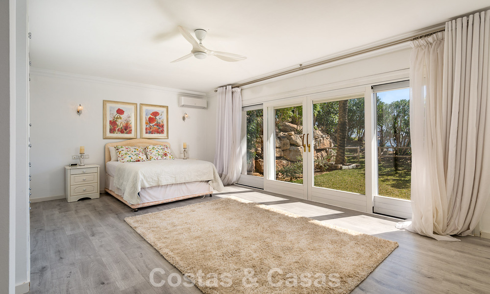 Majestic, modernly renovated villa with panoramic sea views for sale on a generous plot east of Marbella centre 796535