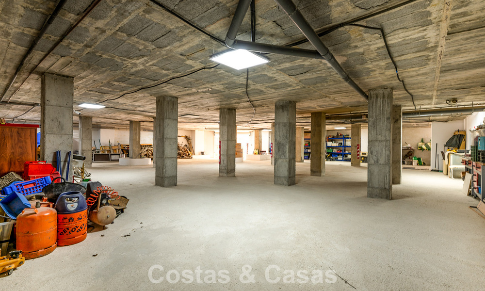 Majestic, modernly renovated villa with panoramic sea views for sale on a generous plot east of Marbella centre 796543