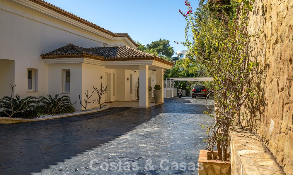 Majestic, modernly renovated villa with panoramic sea views for sale on a generous plot east of Marbella centre 796544