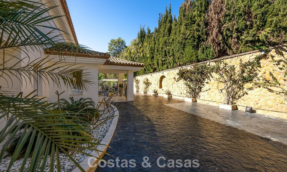 Majestic, modernly renovated villa with panoramic sea views for sale on a generous plot east of Marbella centre 796545