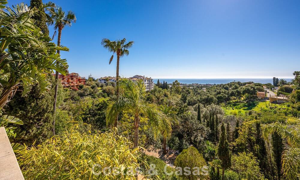 Majestic, modernly renovated villa with panoramic sea views for sale on a generous plot east of Marbella centre 796555